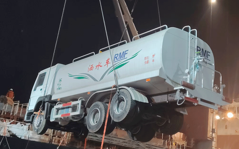 1764146071315726.gif شاحنة مياه.gif